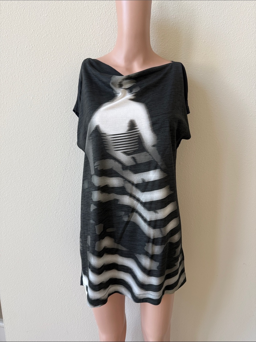 Escada Black & White Graphic Short Sleeve Women’s Top